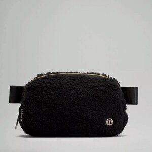 Lululemon Everywhere Fleece Crossbody Belt Bag